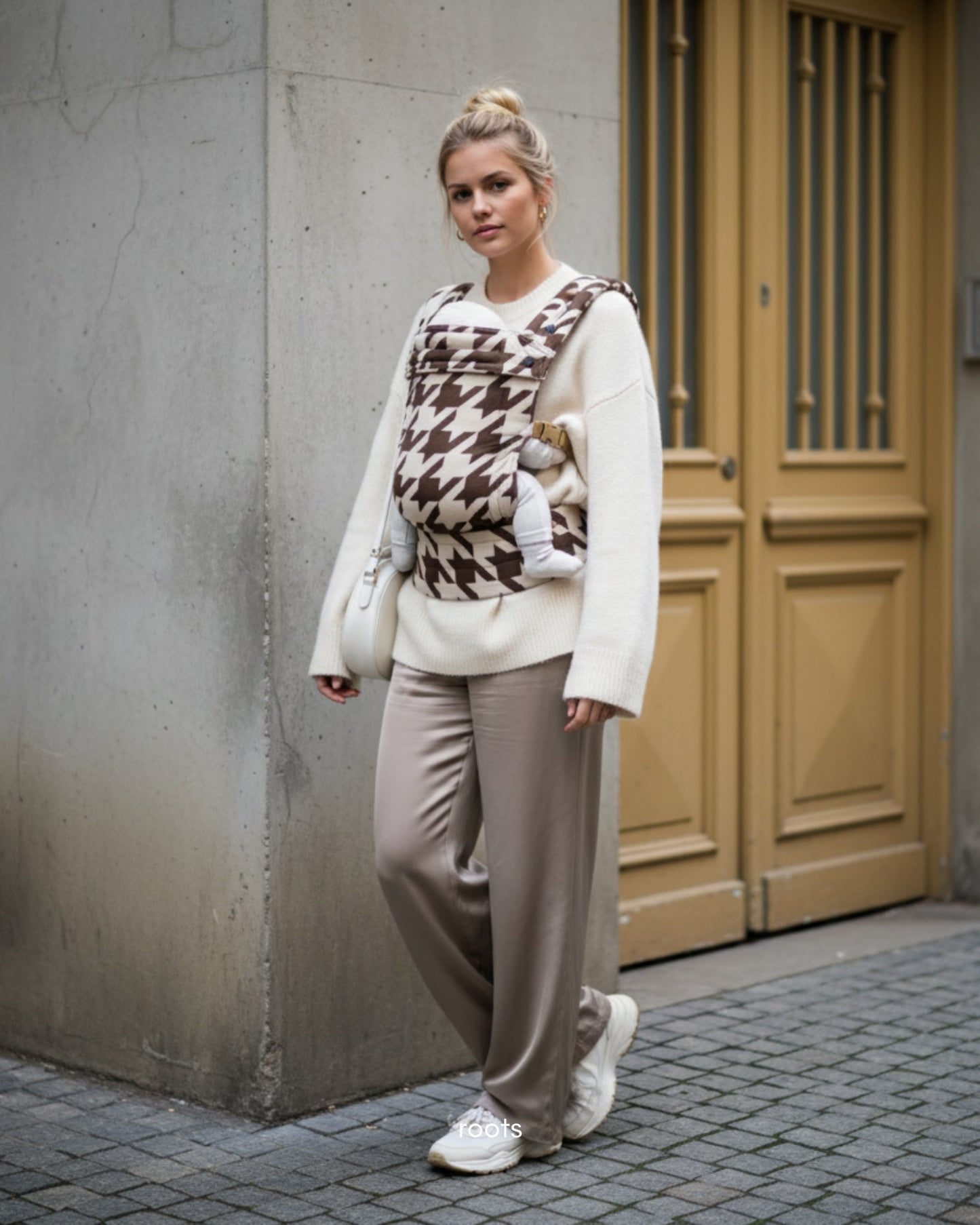 Calín carrier - ivory houndstooth
