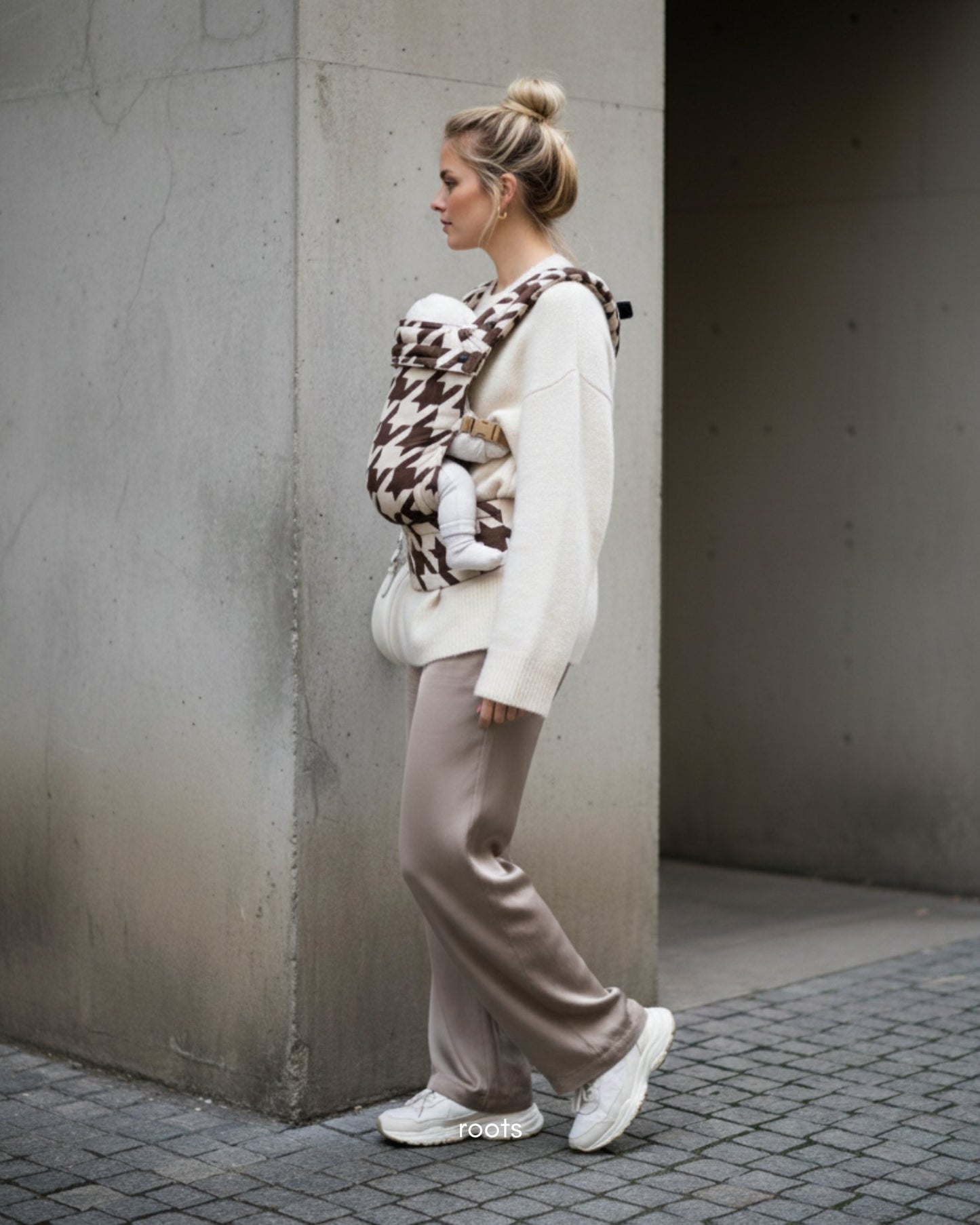 Calín carrier - ivory houndstooth