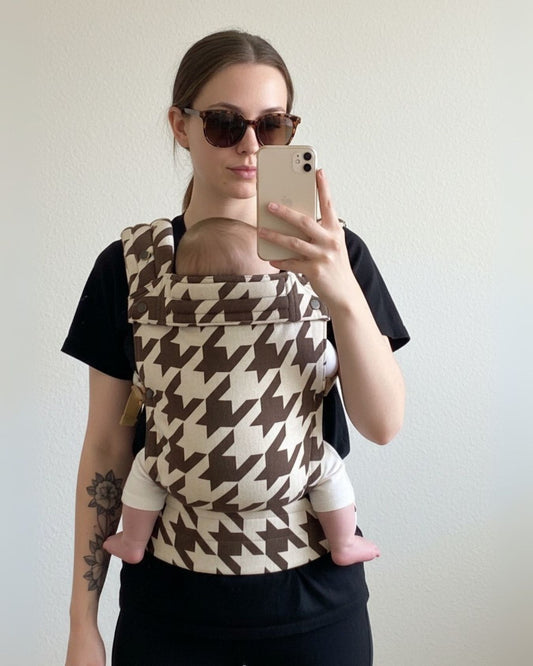 Calín carrier - ivory houndstooth